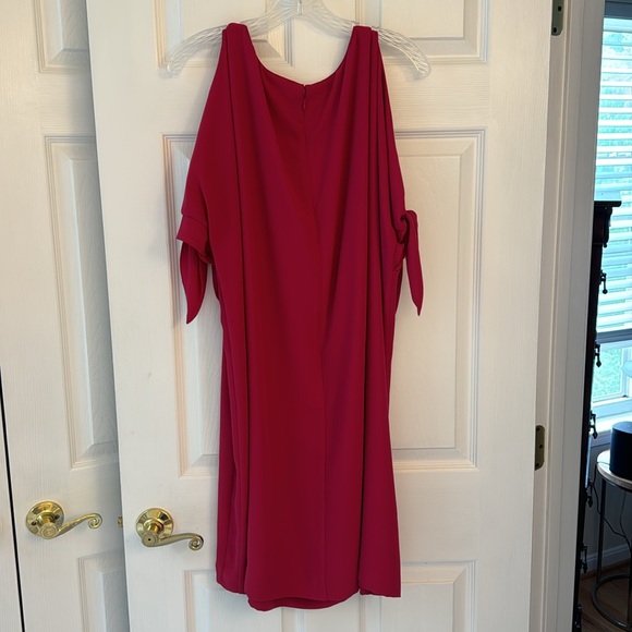 Hot pink midi cold shoulder shift dress. - Picture 4 of 4